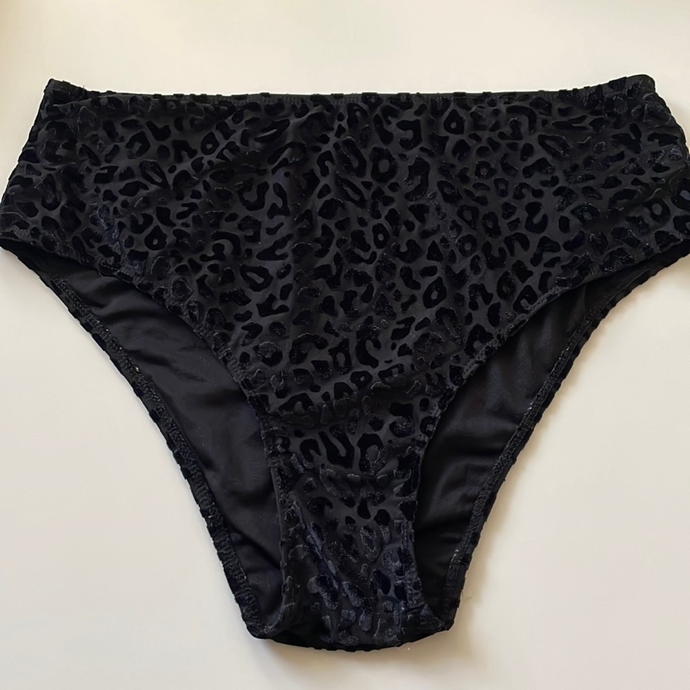 NWOT black bottoms